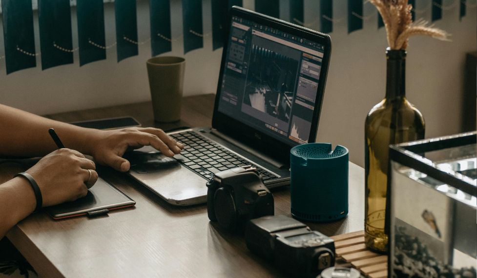 How Content Creators Support Tech Brands in Digital Growth